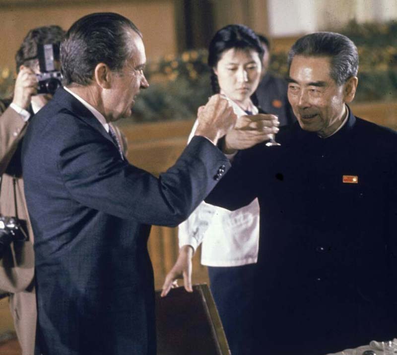 尼克松访华时，跟周总理学了一个戏法，回去后差点把白宫烧了