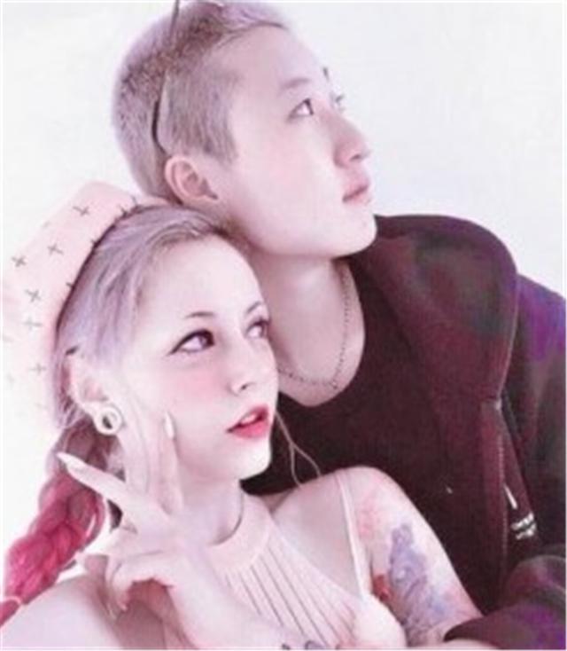 成龙对小龙女事件有回应吗 (小龙女事件对成龙的影响)