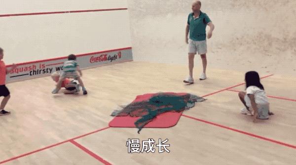 带着孩子可以在家做的运动,在家和孩子一起做的运动