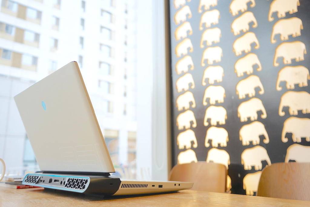 给你40000块，你是选择买一台这样的笔记本还是北京的一个平方