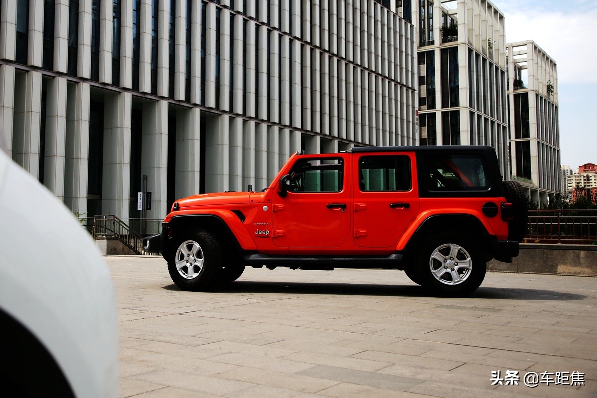 感受牧马人第一视角,牧马人沉浸式体验白色内饰