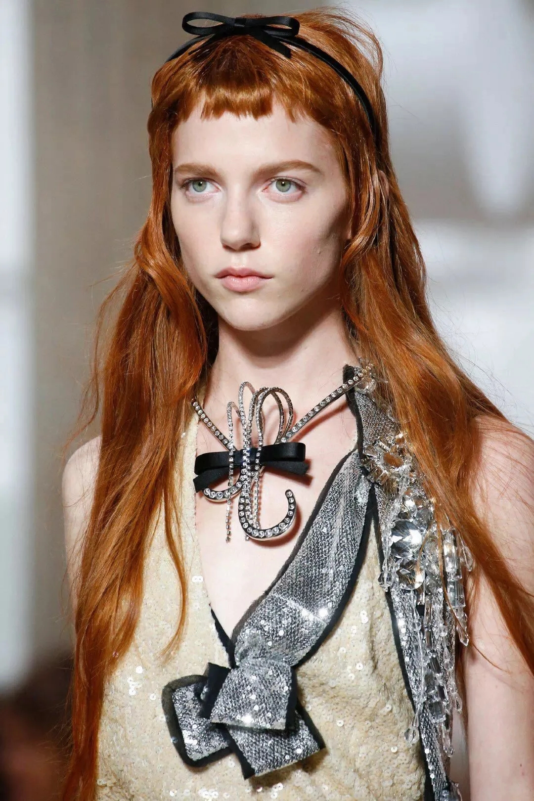 女生头上戴的小饰品叫啥,适合女朋友的头上饰品