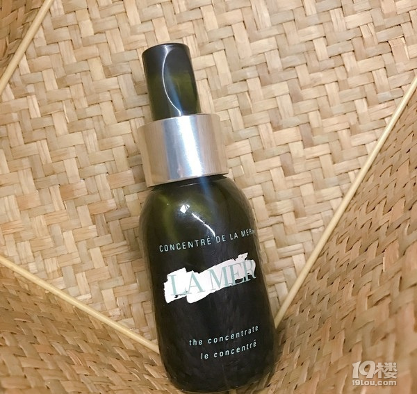 修复皮肤护肤精华推荐,精华有哪一款可以抗老美白的效果