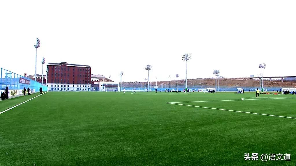 3万人足球场面积约多少平方米,3000人的体育场有哪些