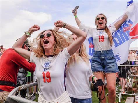 英国女记者,英国女记者到中国