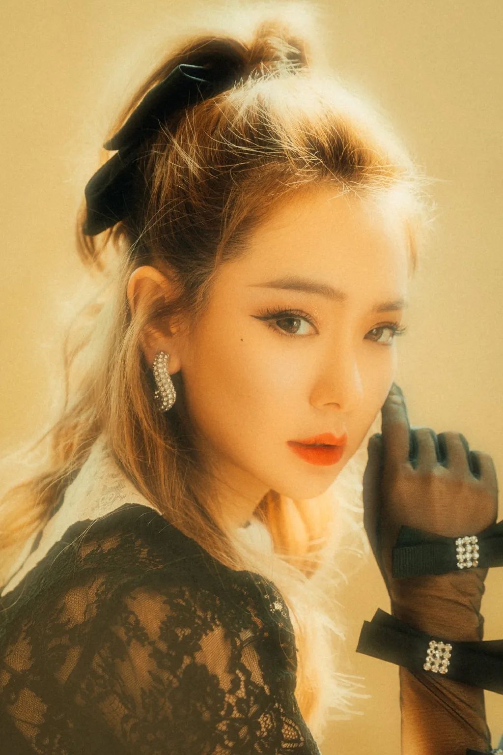 虞书欣说蝴蝶结是她的标志,虞书欣戴发箍