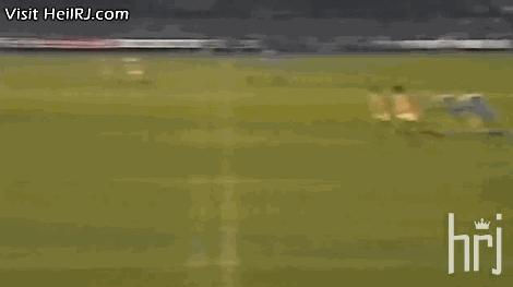 足球史上最全能支点中锋!他可以在中锋、前腰和边锋之间无缝衔接!