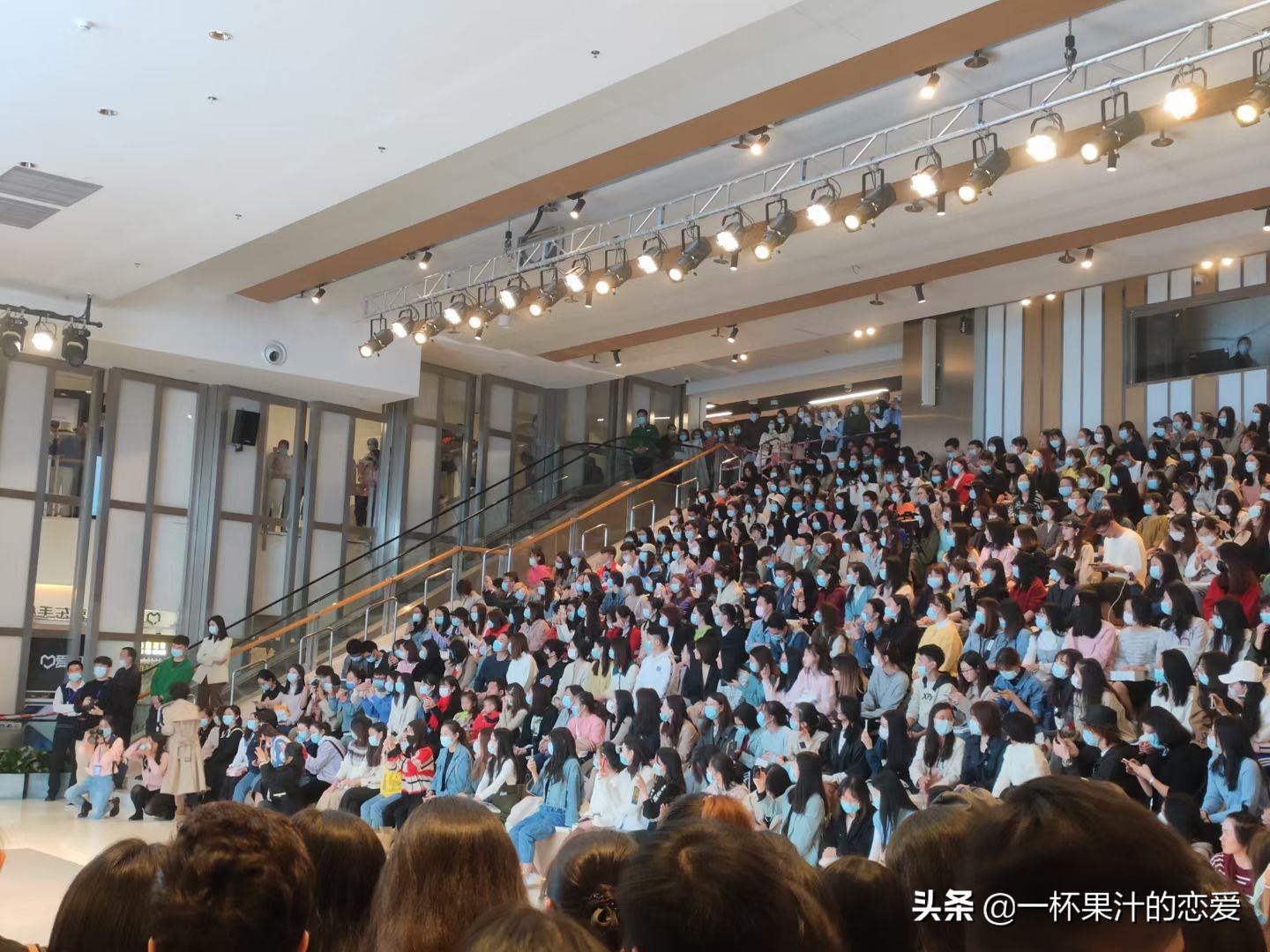 刘同第一次签售会,刘同演讲视频