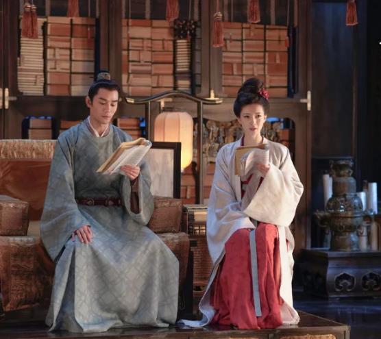 赠友诗词用典，典故中的人物，要注意姓氏一样吗？