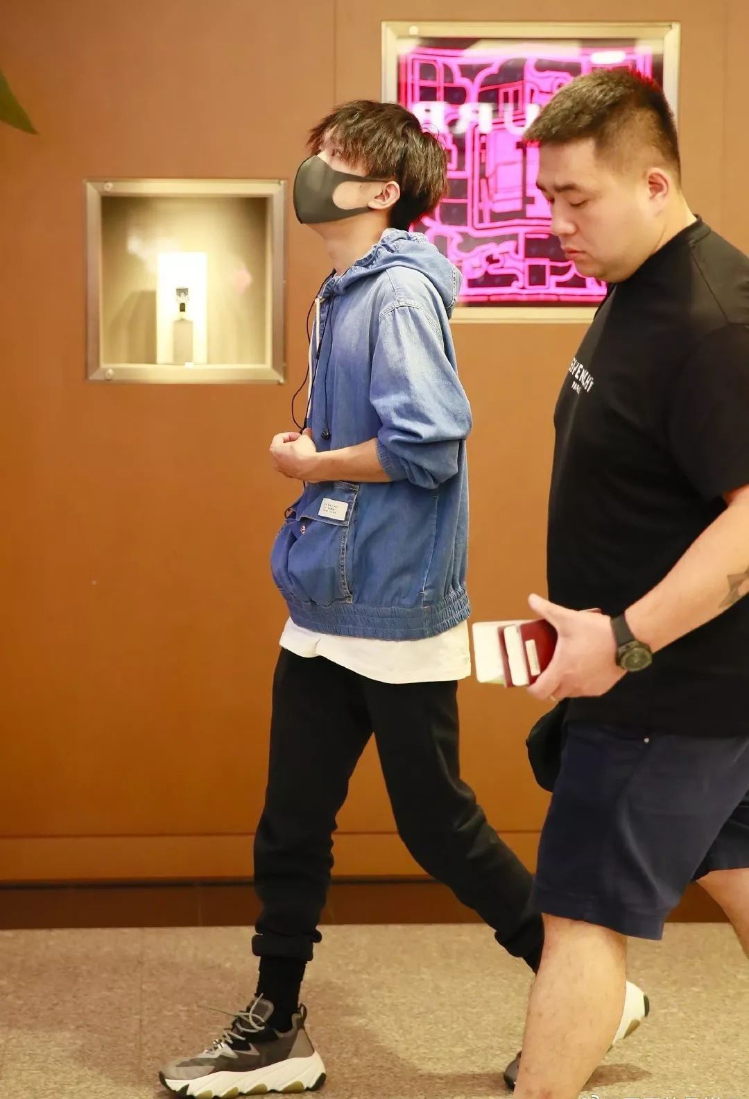 杨幂穿初恋鞋视频,杨幂潮鞋