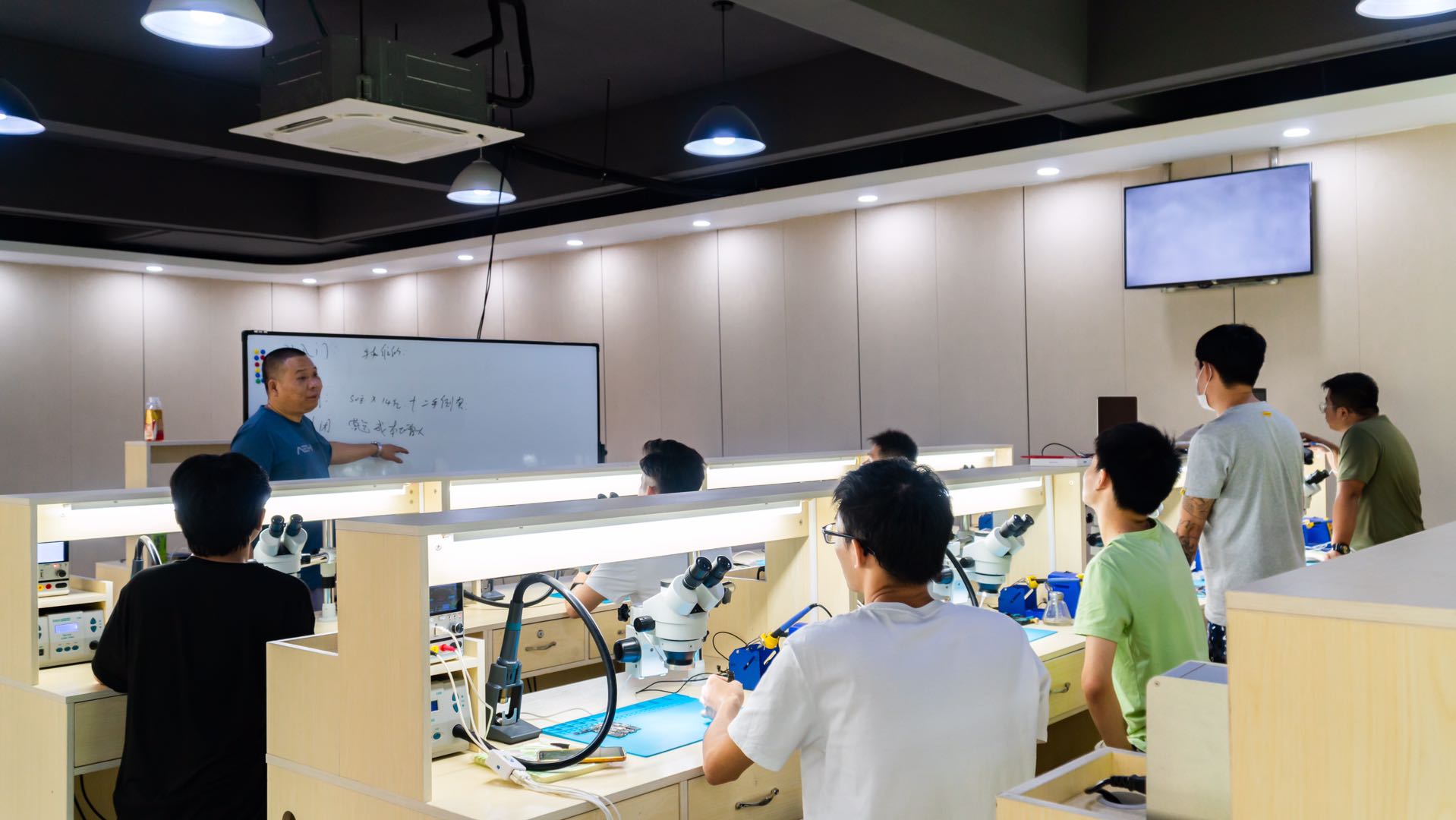 学手机维修需要报培训机构吗,手机维修培训班好还是培训学校好