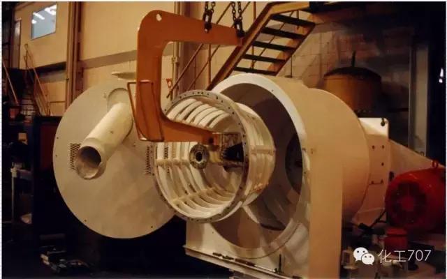 卧式离心机的基本结构及工作原理,卧式刮刀离心机工作原理视频