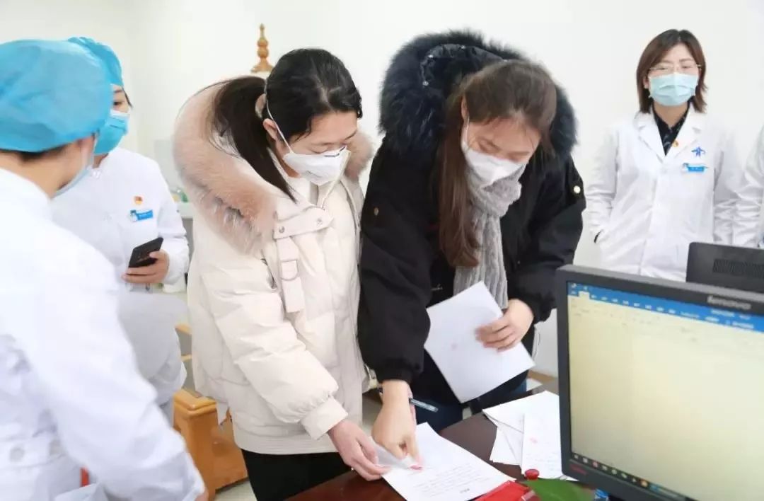 泪奔！最美逆行者！原西飞医院25名医护人员剃发援武汉