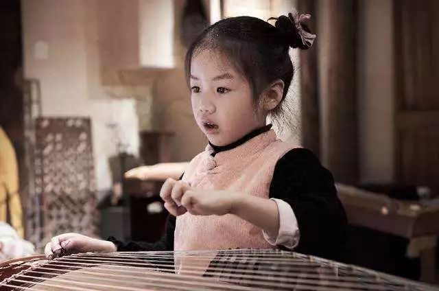 再继续这样弹琴,你的手就要“烂了”