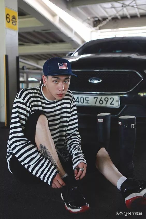 颜值高大长腿还会穿,谁高中没有暗恋过这样一个体育生?