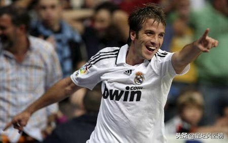 他曾用一记蝎子摆尾式进球震惊世界足坛，今35岁选择正式退役！