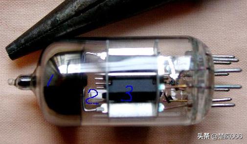 计算机发展史的典型事例,计算机的发展历程和工作原理