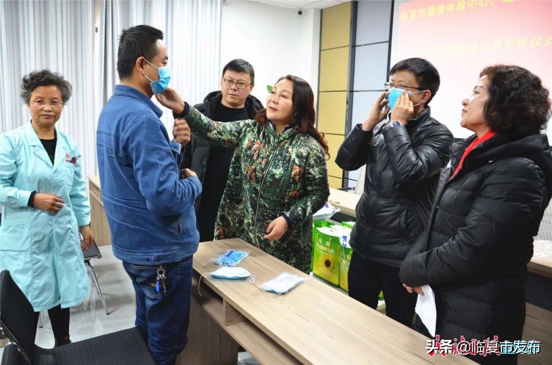 临夏市卫健系统、交通运输局、文旅行业、工商联等部门及时开展应对和防范新型冠状病毒感染的肺炎防控工作