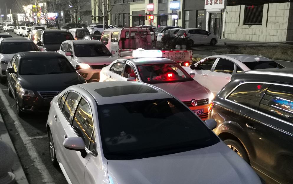 别再黑北湖没人了，停车位都找不着