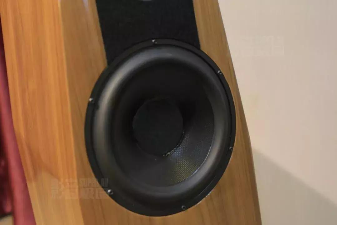 享受，从来不费吹灰之力——QlnPrestigeThree座地式扬声器