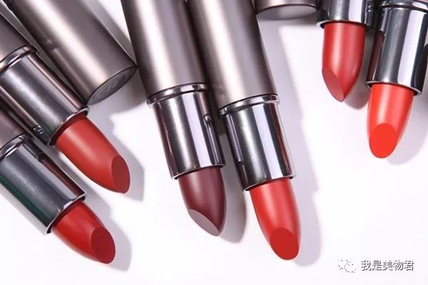 49块竟然比300块还好用，开挂的国产口红真的太美了