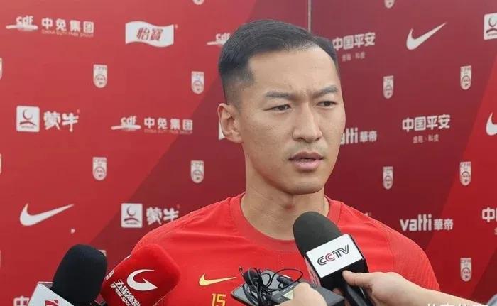 国足队长是吴曦还是蒿俊闵,国足现任队长吴曦