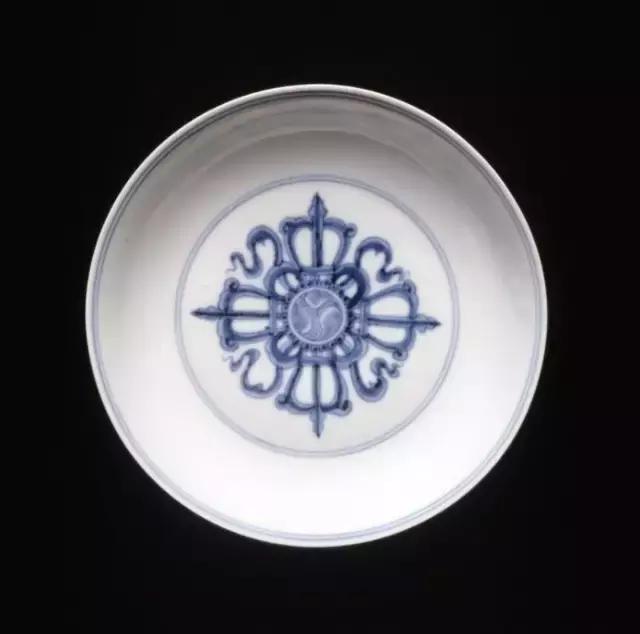 成化景泰青花瓷特点,成化青花瓷器中的真绝色