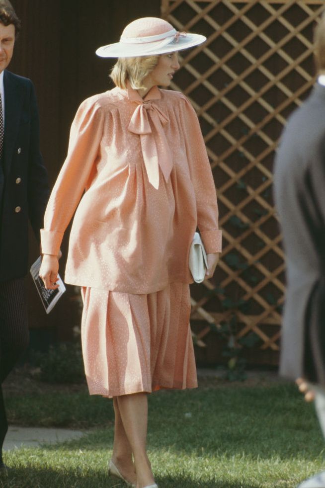 戴安娜王妃华丽大气服装,戴安娜王妃时尚穿着视频