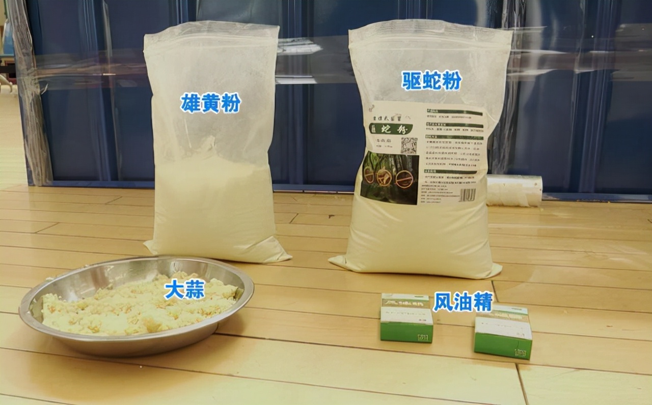 男子上厕所时被蛇咬伤,男子上厕所马桶竟然窜出蛇