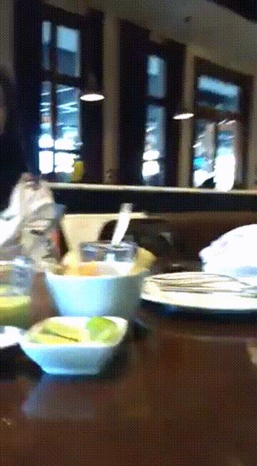 搞笑gif一看就是聪明人,搞笑gif趣图果然是亲生的笑死我了