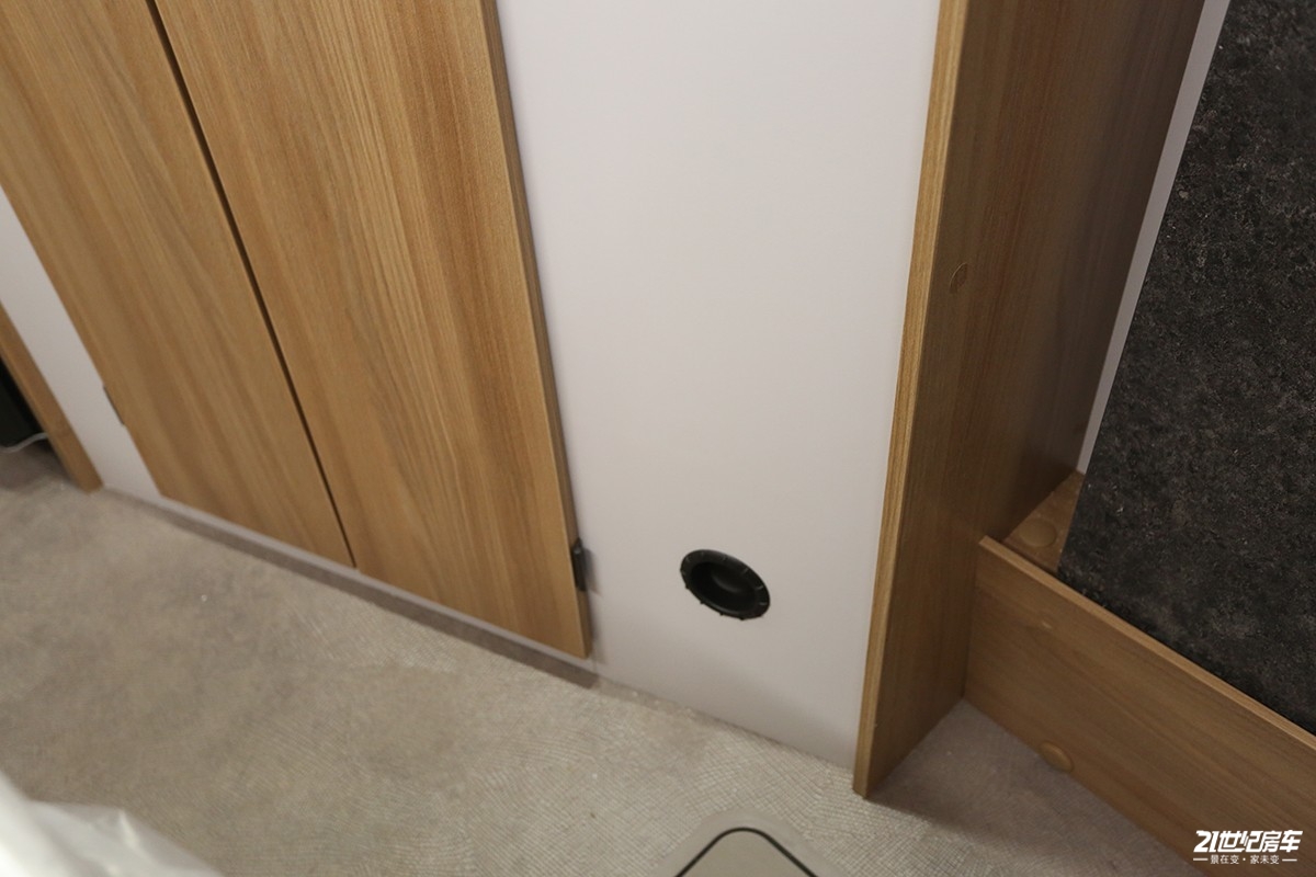 英国百丽d4,发现4拖挂式房车