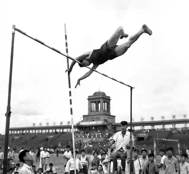 八区体育场蓄水池施工,八区体育场营业时间