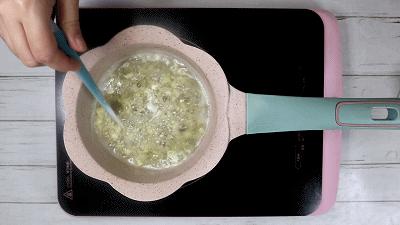 小月龄小米粥做法,宝宝初次吃小米粥做法视频