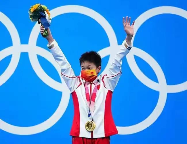 好姑娘！全红婵收获巨额奖金后选择25元上衣，送闺蜜礼物“壕气”