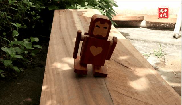 木制工艺品获央视点赞、手制包秒杀爱马仕、螳螂车羡煞万人……