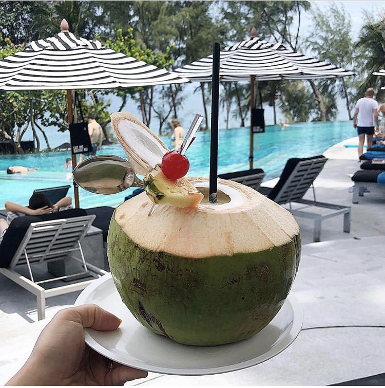 这家藏在普吉岛的酒店，一个网红泳池将美女云集的酒店