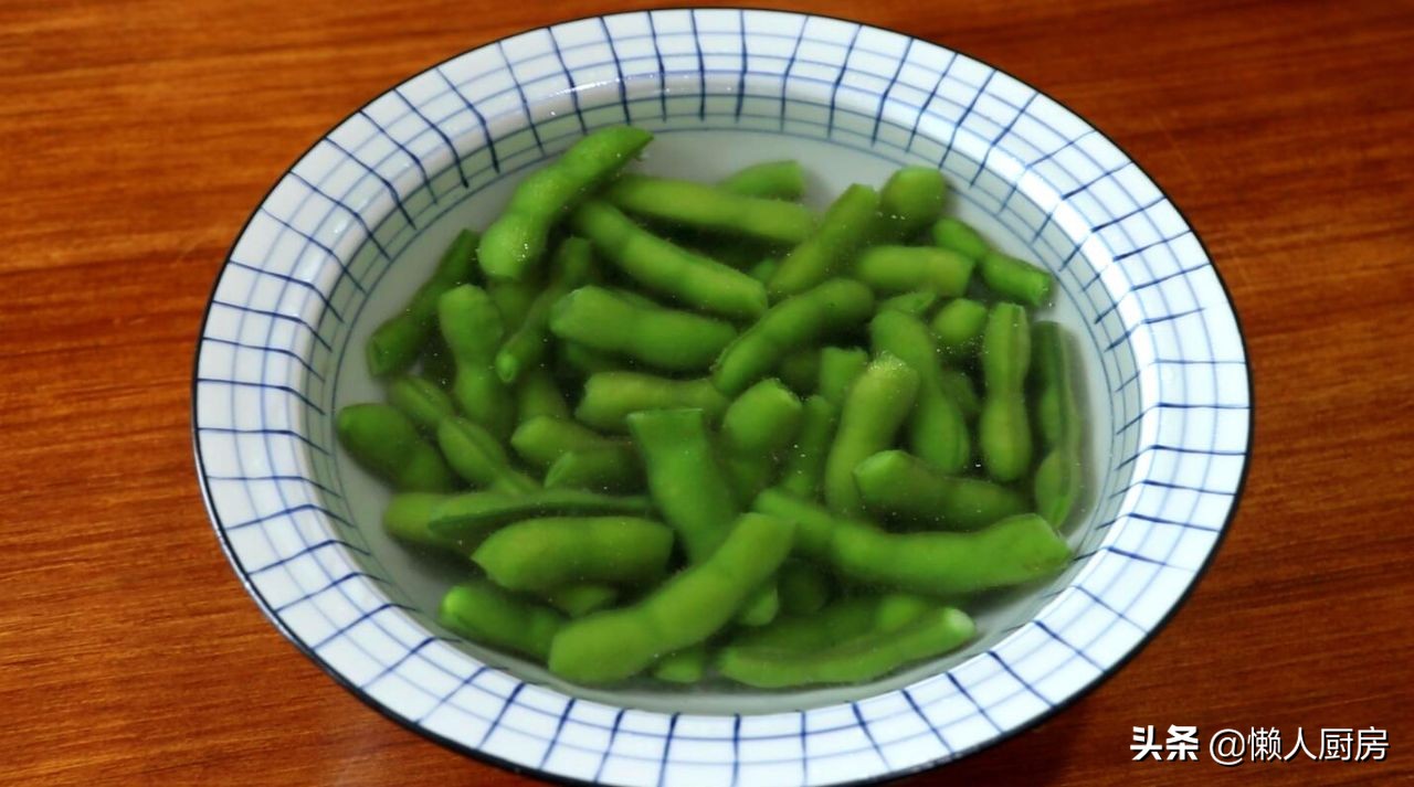 煮带壳的毛豆怎么不会发黄,怎样才能煮出翠绿的毛豆