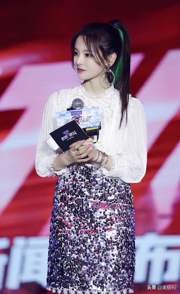 杨超越气质惊艳,杨超越漂亮穿搭