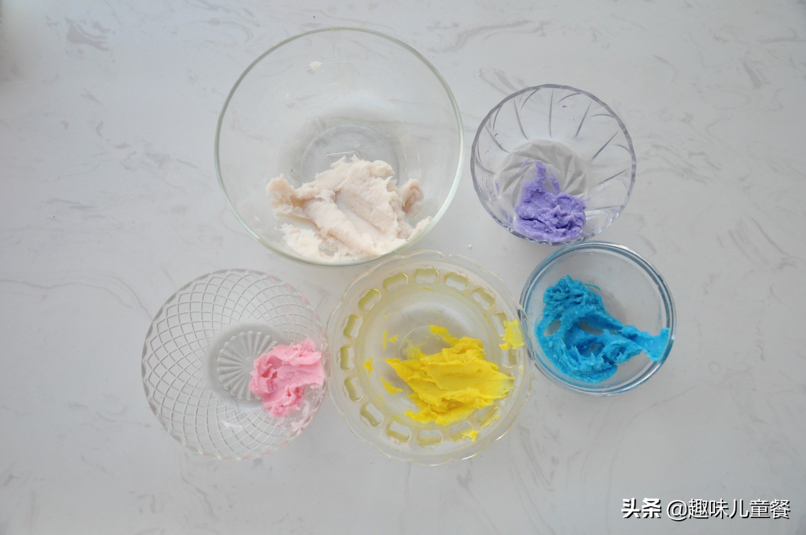 超萌兔蛋糕制作过程,怎么给兔兔做生日蛋糕