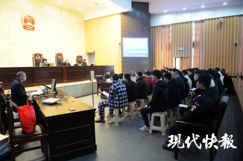 利用违法软件手段抢红包是怎样的,两小伙抢红包4个多月牟利200多万