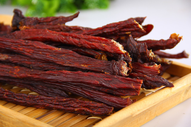 “快剪刀除辫，干牛肉作餱”侠客最爱的硬菜在中国食谱中的变迁