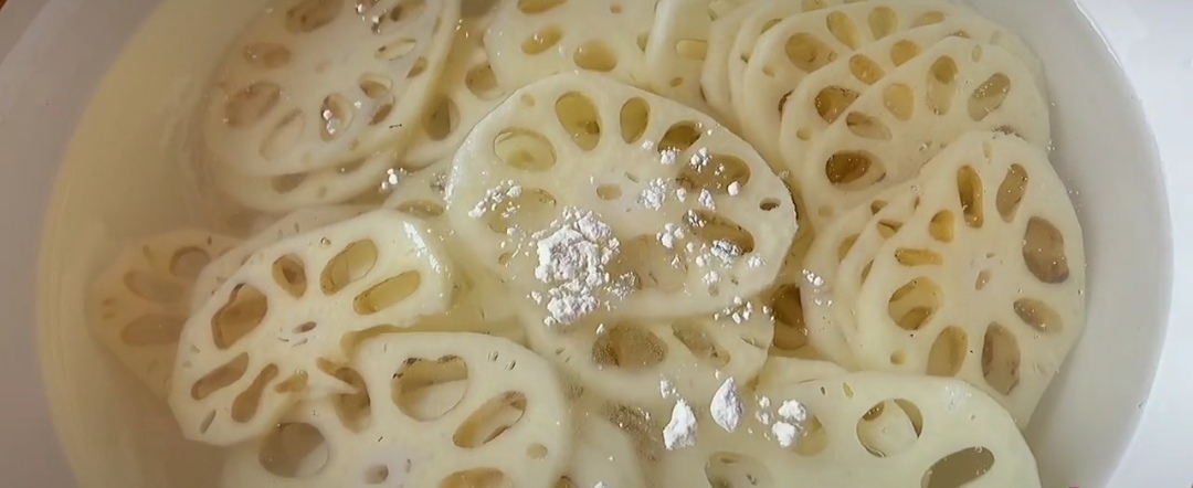 莲藕清洗淤泥法,清洗莲藕里面的泥