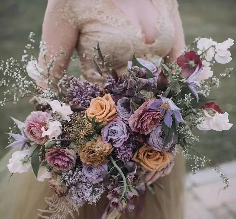 花要不要经常换水,花材正确处理方式及日常养护