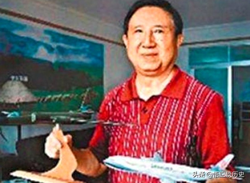 王锡爵驾机回国纪录片解密,机长王锡爵个人简介