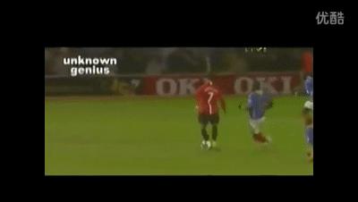 球王假装老人踢足球,内马尔假摔和c罗假摔哪个多