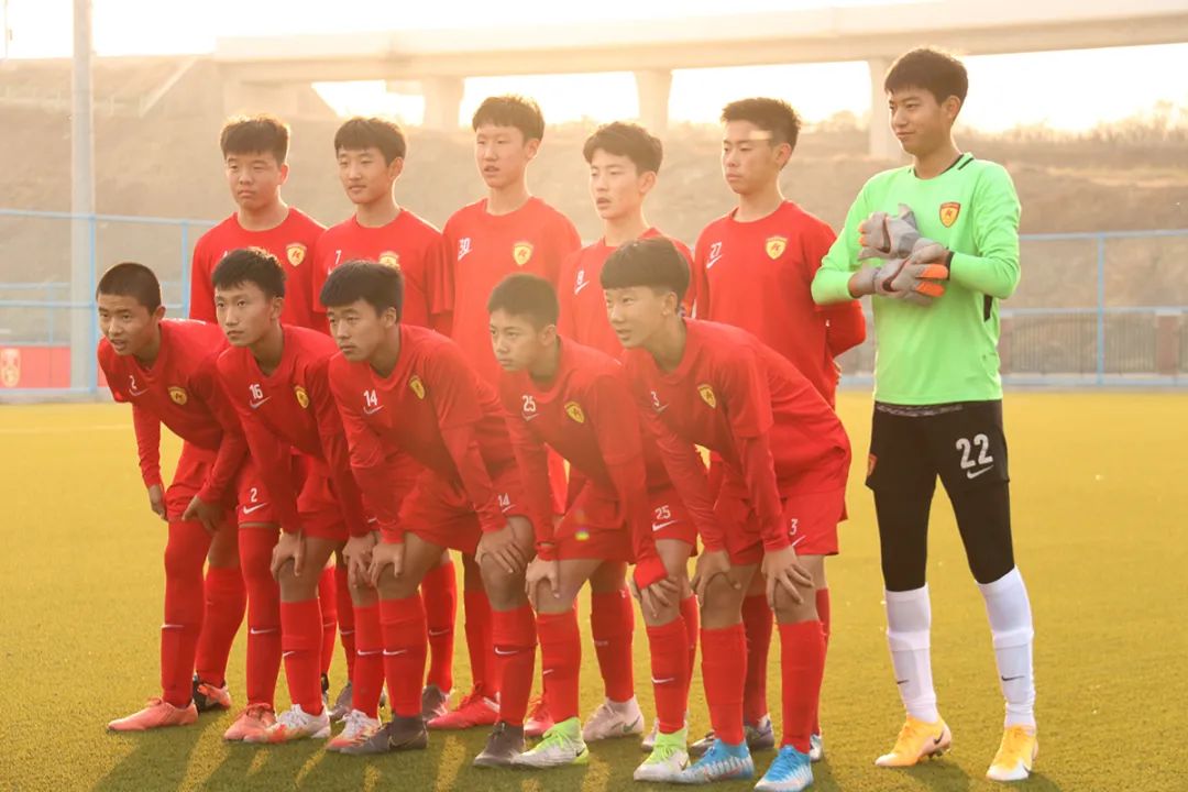 星辉青训学院战胜大连人,青超星辉青训