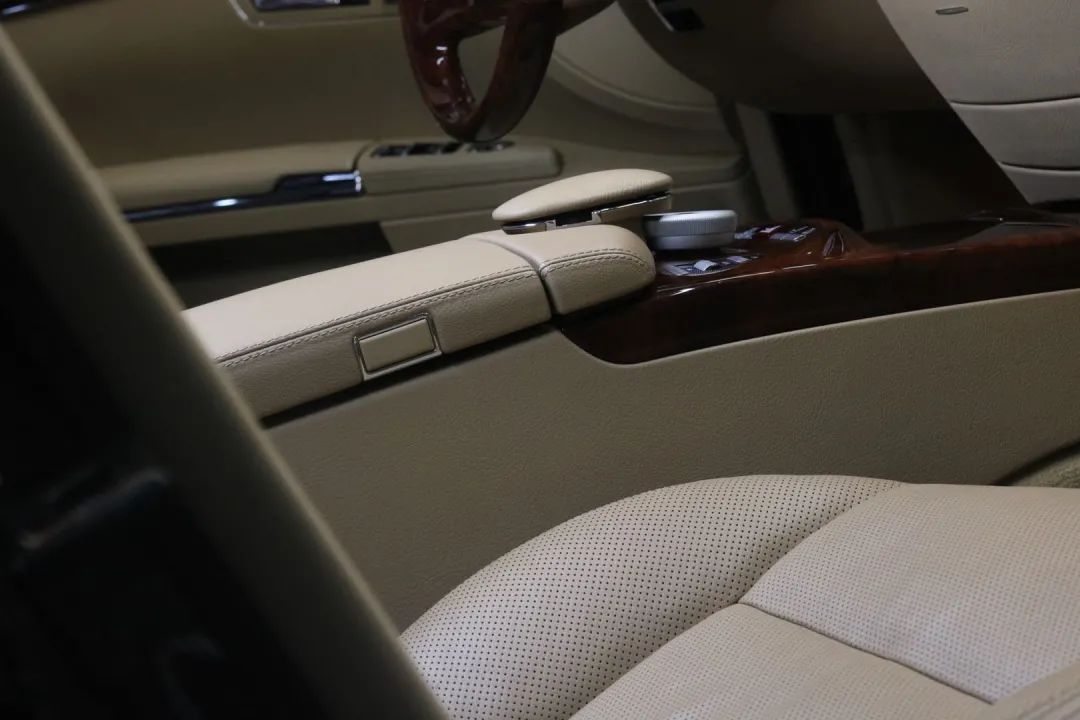 奔驰w221升级新款w222s450外观,老款奔驰w211e260翻新整备