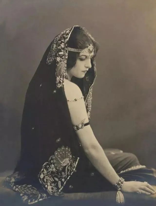 西班牙舞女成为印度王妃,西班牙舞女18岁成为印度王妃