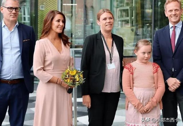 52岁王菲全身照,52岁王菲惊艳的照