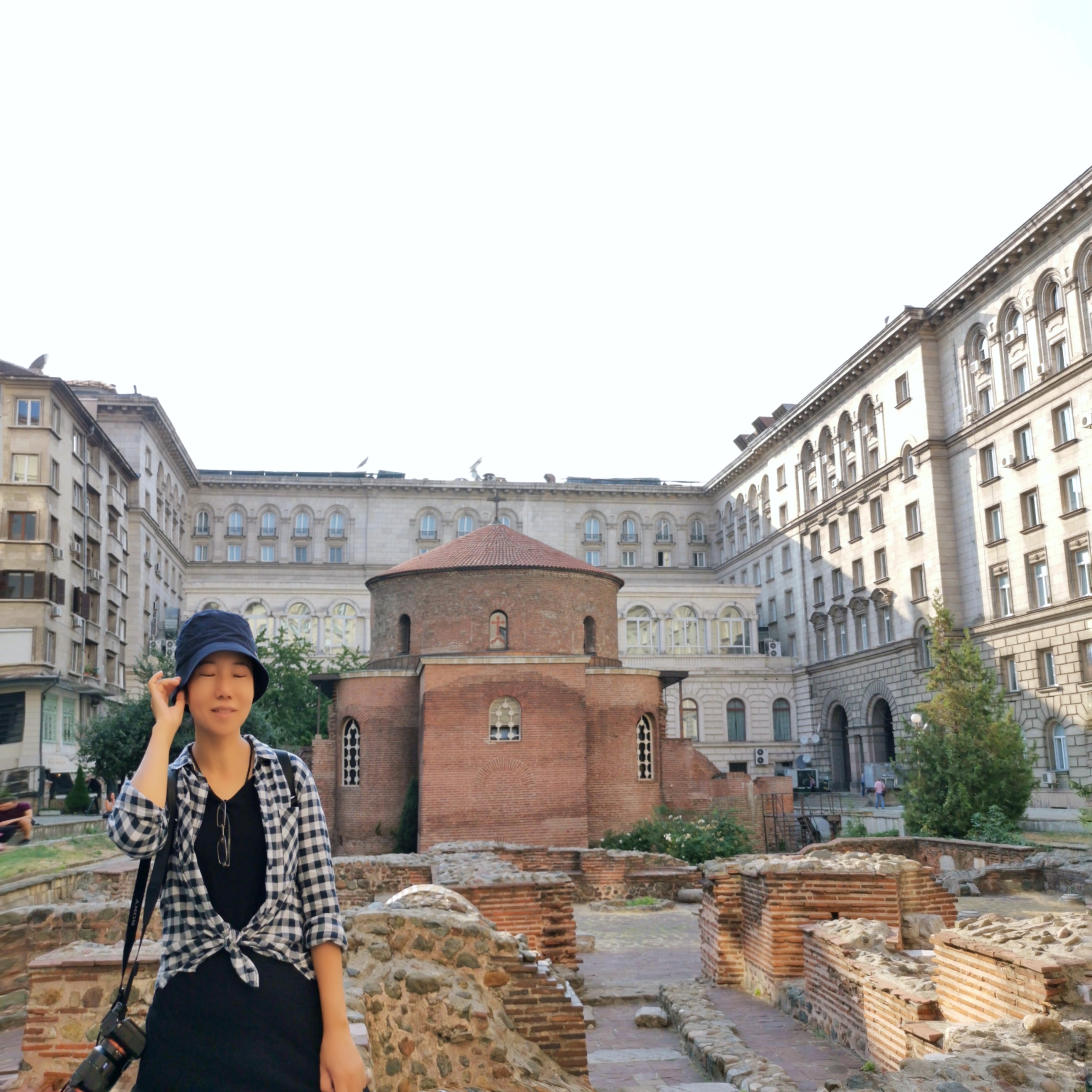 少出境章开箱检查巴尔干陆路出入境各种折腾换汇坐车住宿干货